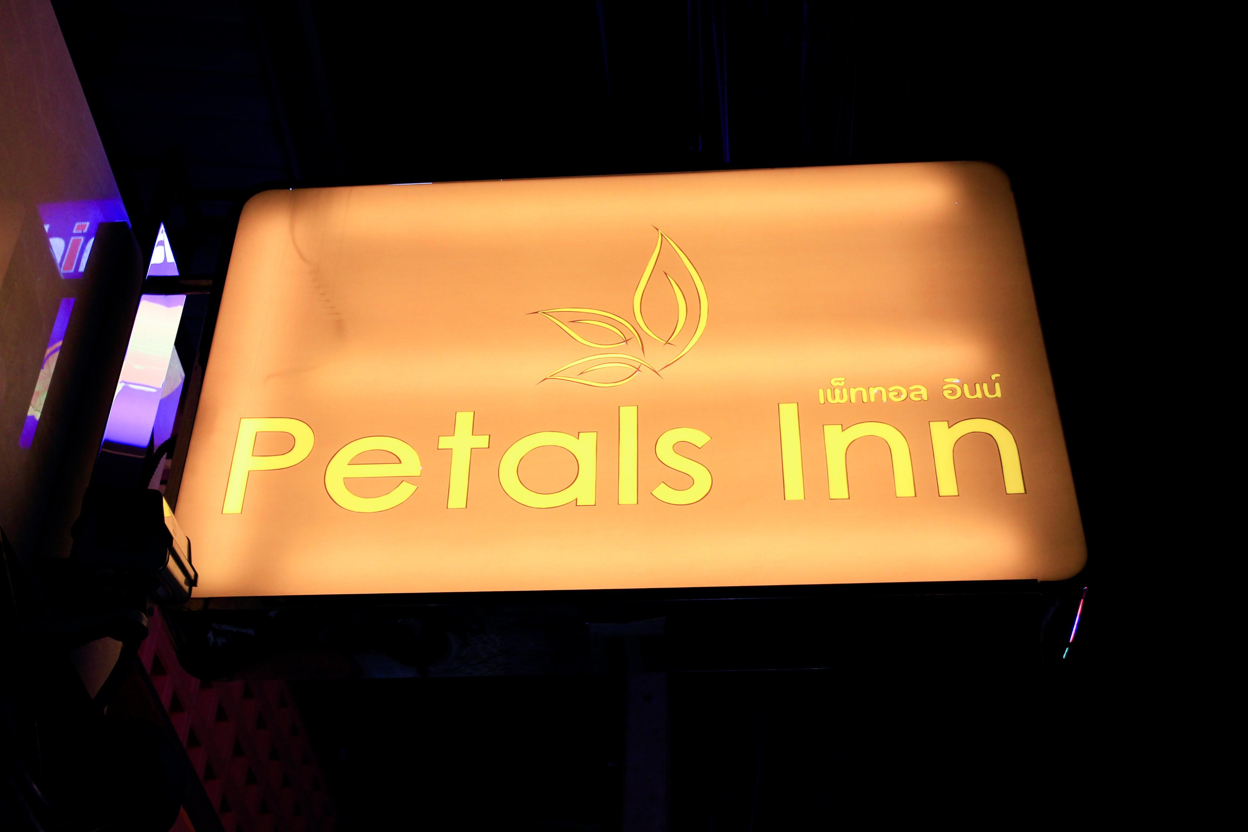Petals Inn Банкок Екстериор снимка