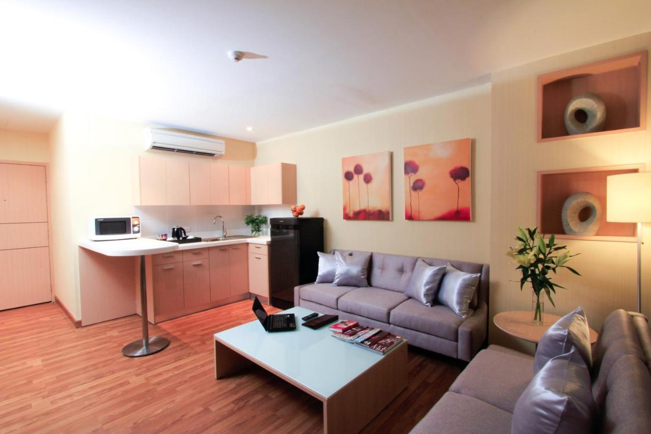 Petals Inn Банкок Екстериор снимка